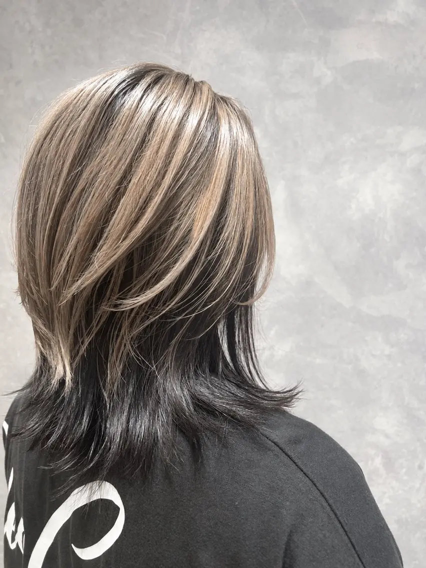ミディアム カラー T Akaneのヘアスタイル