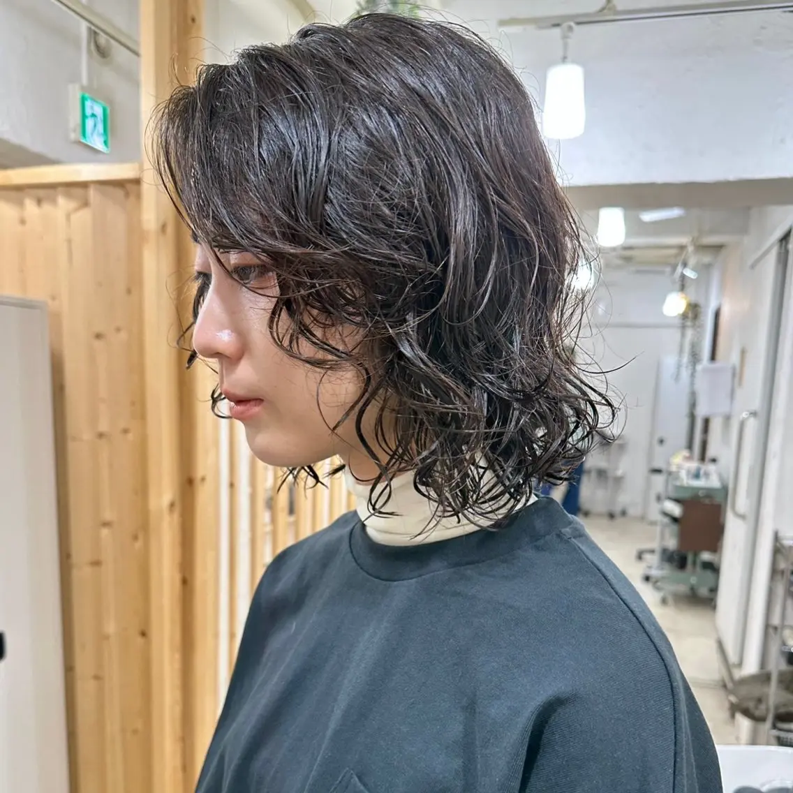 ミディアム パーマ 切りっぱなしボブ ミディアムパーマ ボブ ウルフカット カット パーマ 髪質改善 縮毛矯正/ レイヤー/銀座/本木のヘアスタイル