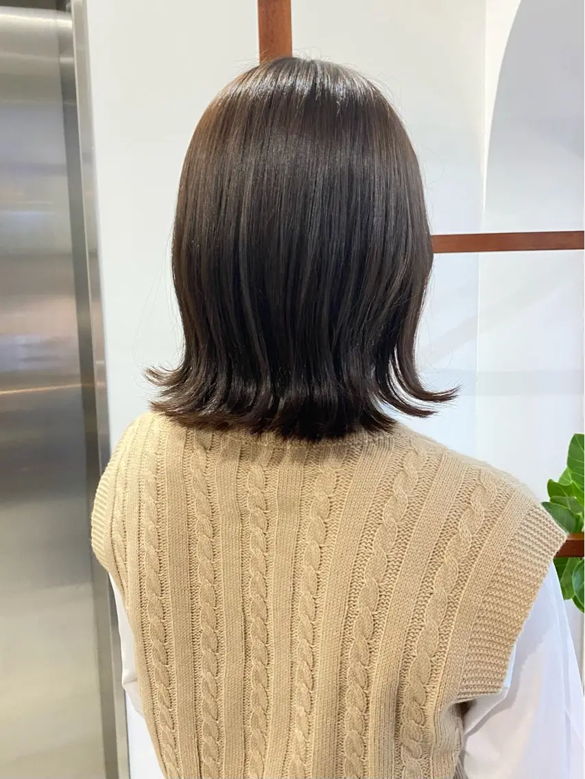 ミディアム カラー 切りっぱなしボブ アッシュ アッシュブラウン ブラウンカラー 透明感カラー JESSI / Sopiのヘアスタイル