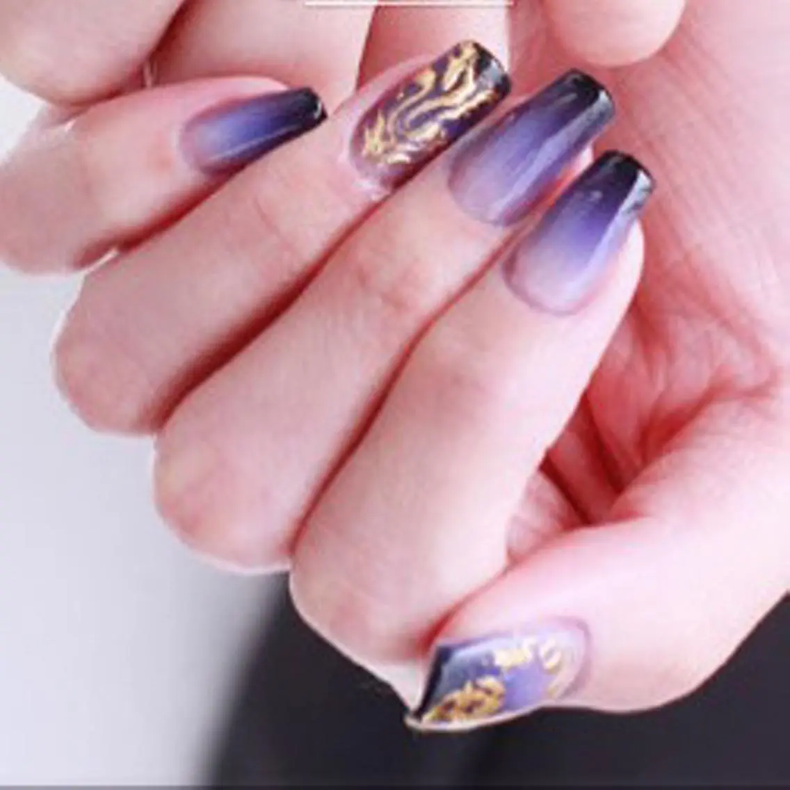 ネイル アートネイル ミラーネイル atelier nife.のネイルデザイン