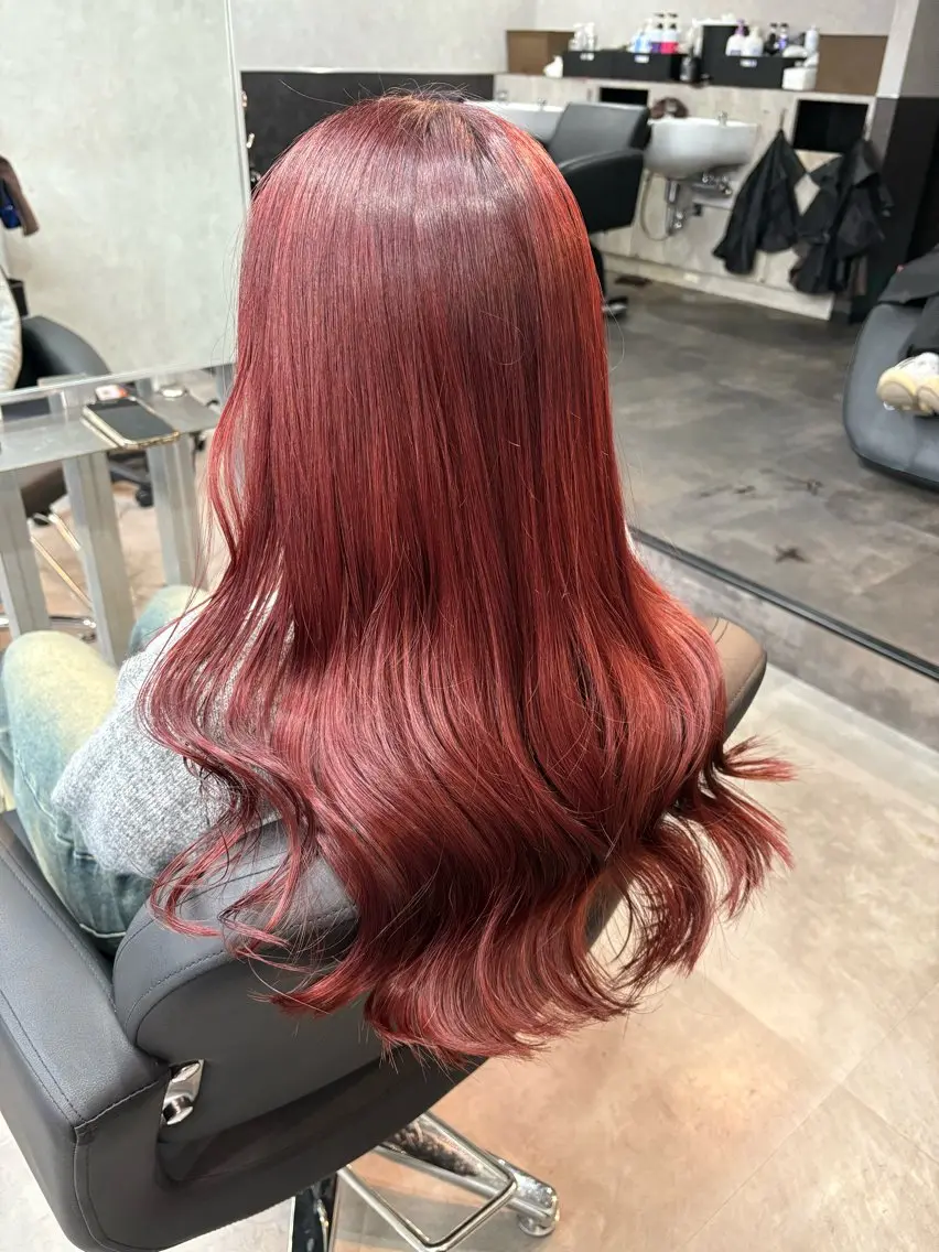 セミロング カラー レッドカラー カット ヘアカラー 韓国風レイヤー ハイトーンRYOTAのヘアスタイル