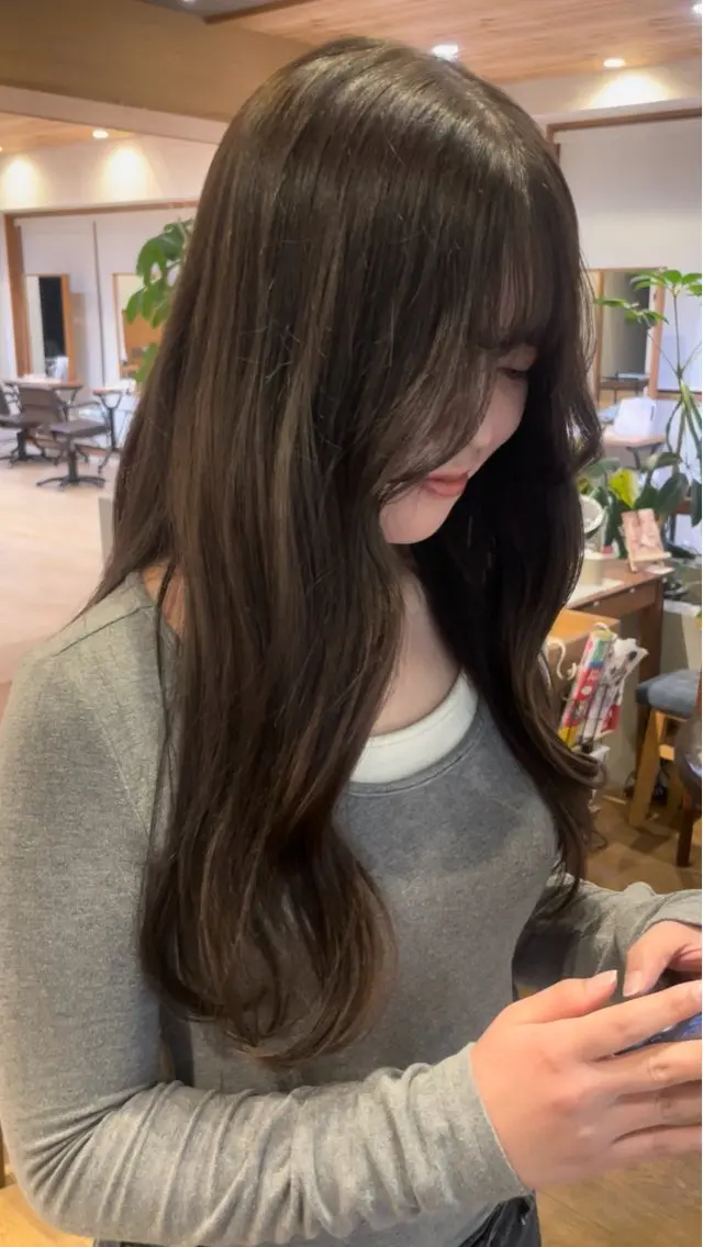 ロング カラー 曻地 彩乃のヘアスタイル