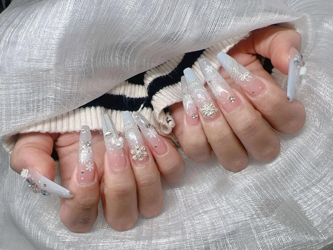 ネイル 長さ出し グラデーション 卒業式 キラキラネイル マグネットネイル ハンドネイル Lee Nailsのネイルデザイン