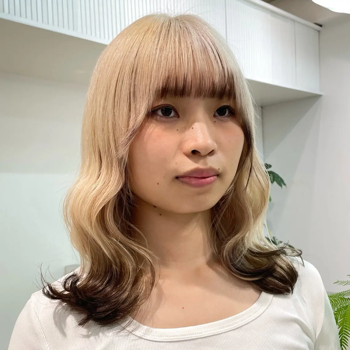 セミロング カラー ブロンド ホワイトブロンド ヘアカラー トリートメント ヘアセット ハイトーン×レイヤー /遠藤将太のヘアスタイル