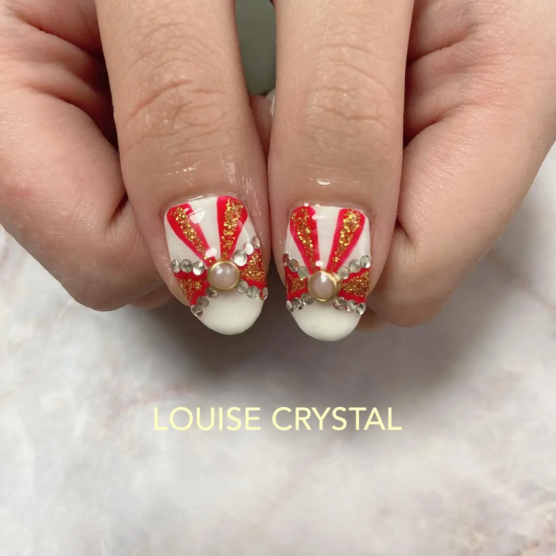 ネイル ハンドネイル LOUISE CRYSTALのネイルデザイン