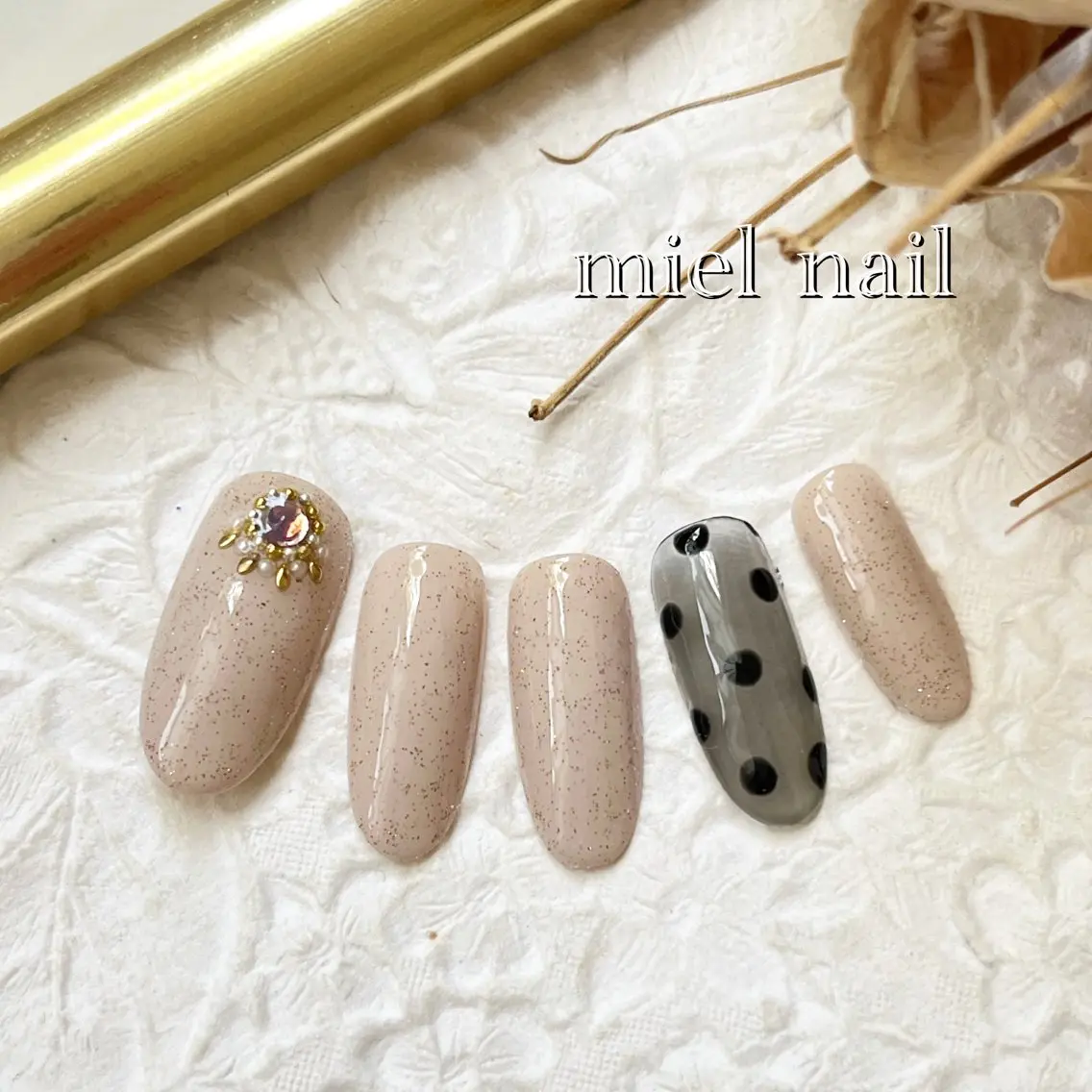 ネイル ドット ストーンネイル 冬ネイル ハンドネイル miel nailのネイルデザイン