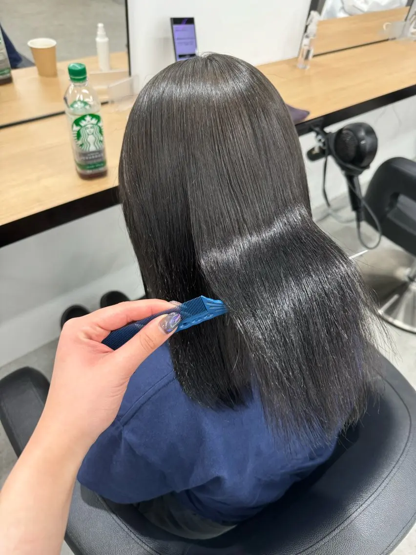 ロング カラー 暗髪🩶ラベンダー/ ブルー/ユウナ🤍のヘアスタイル