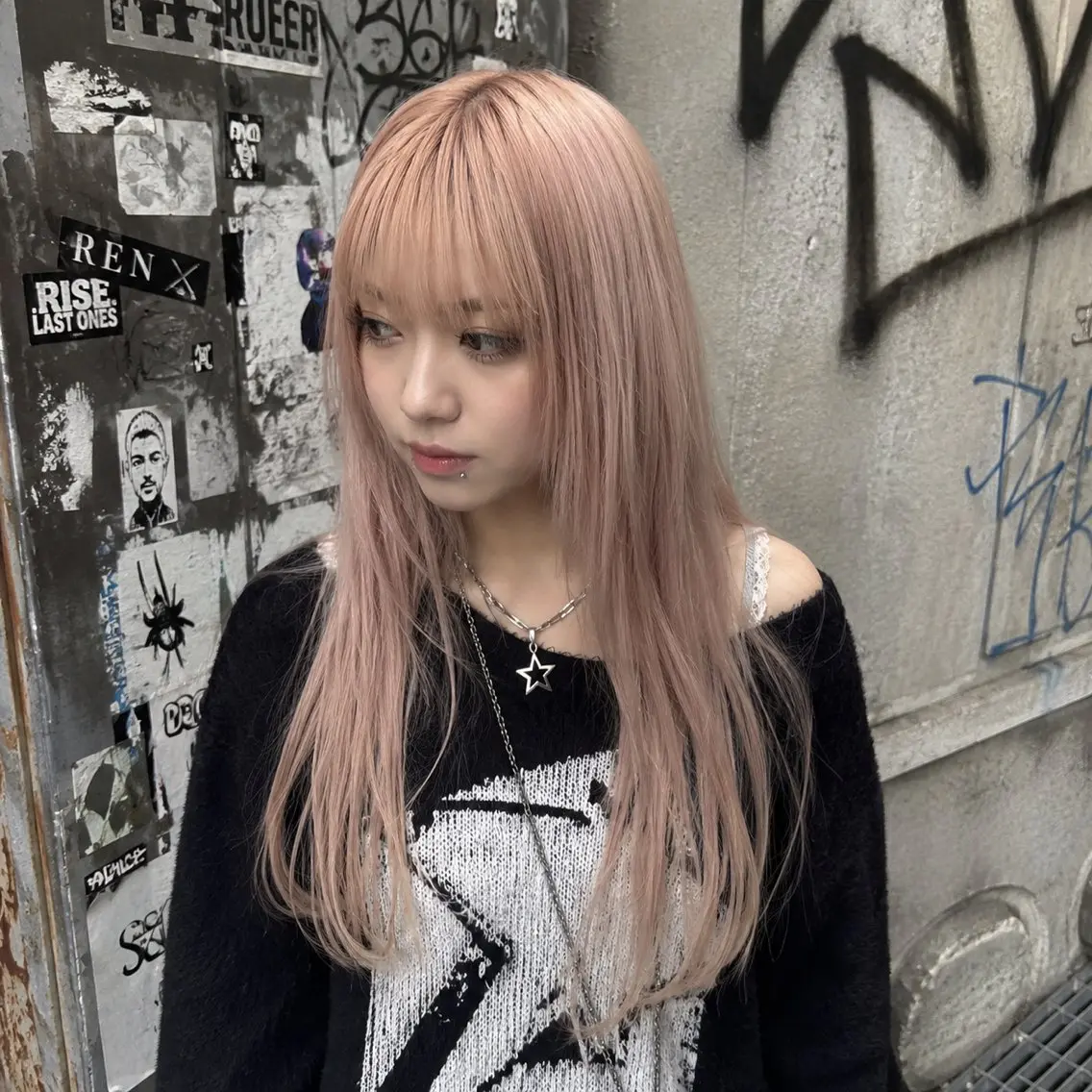 セミロング カラー ベージュカラー ハイトーンカラー ピンクカラー ピンクベージュ ヘアカラー iZa/心斎橋 TETE/カラーのヘアスタイル
