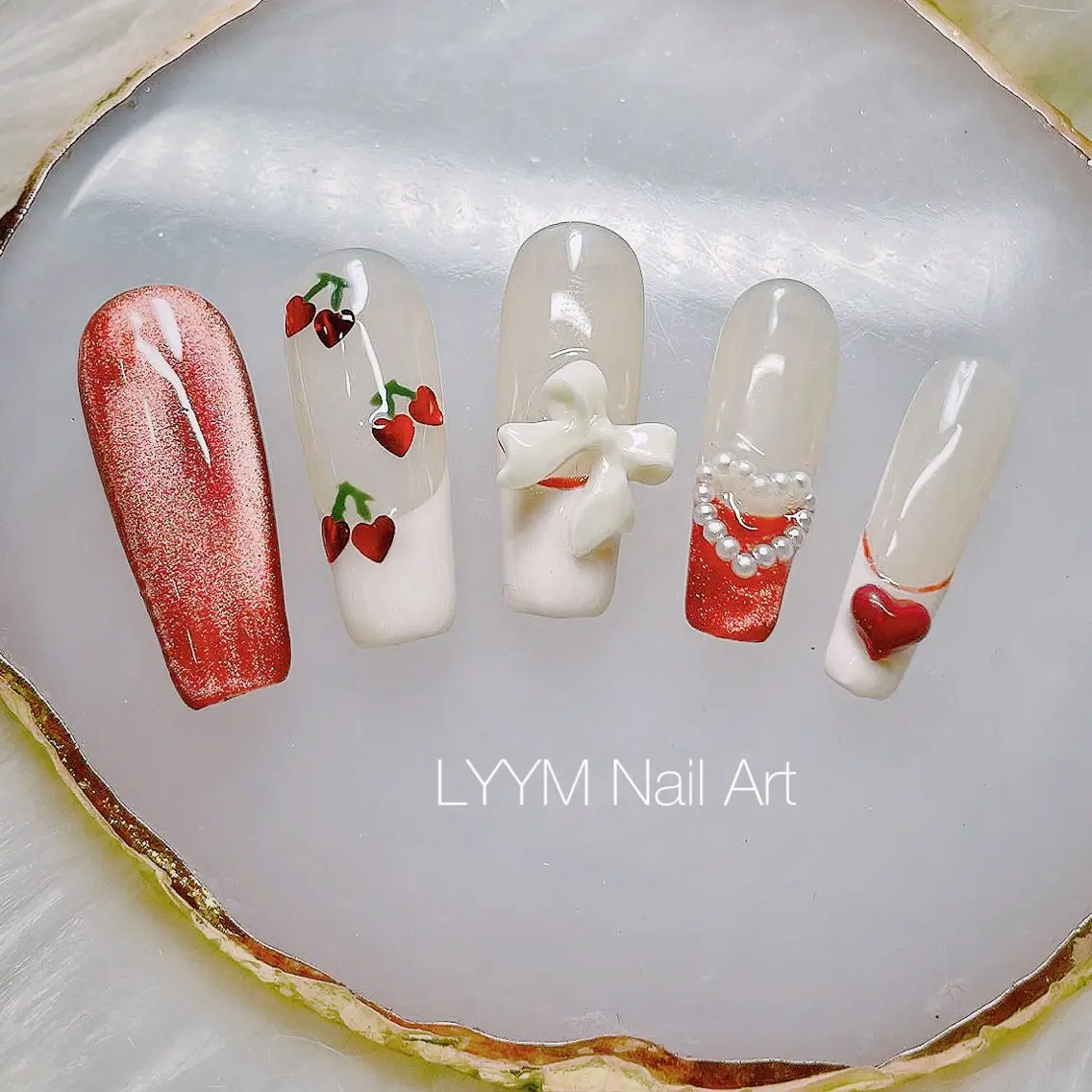 ネイル アートネイル ハート キラキラネイル ラメ(グリッター) シンプルネイル LYYM Salonのネイルデザイン