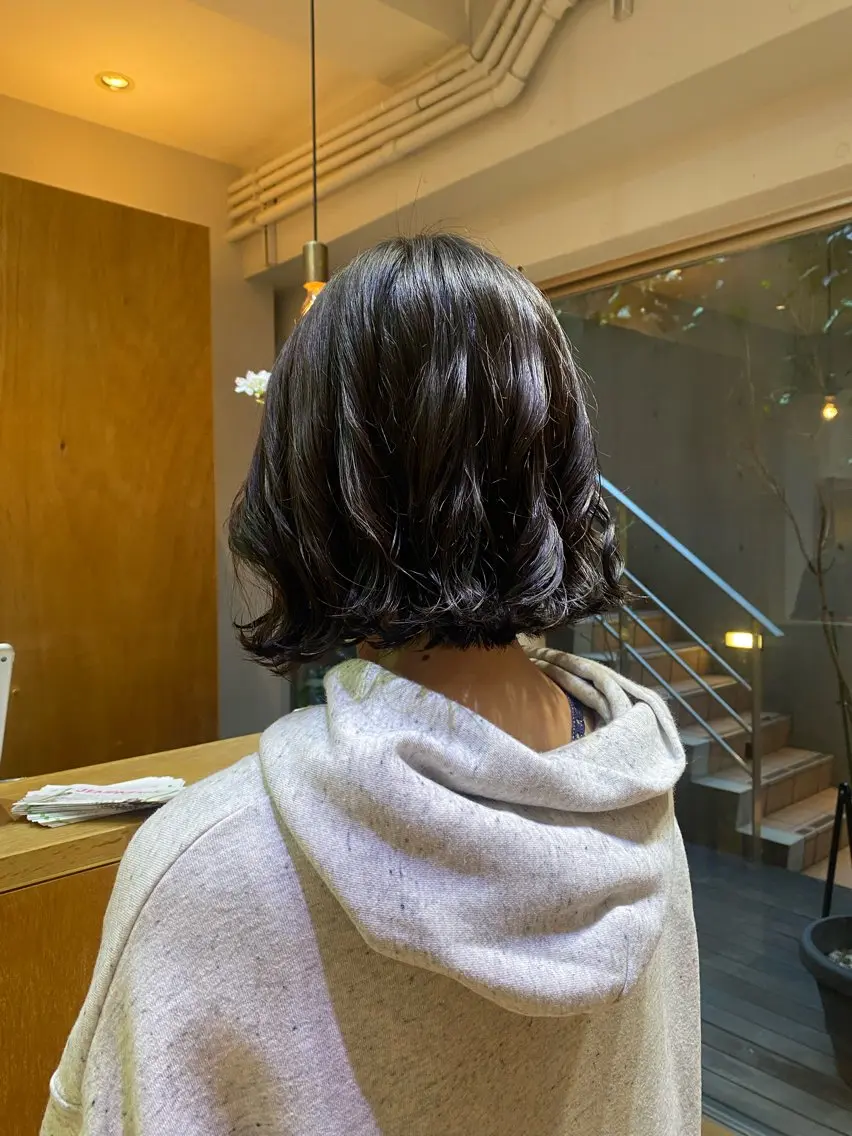 ショート ボブ カット パーマ 大人可愛い♡コテ巻き パーマ🌼杉田 萌恵のヘアスタイル