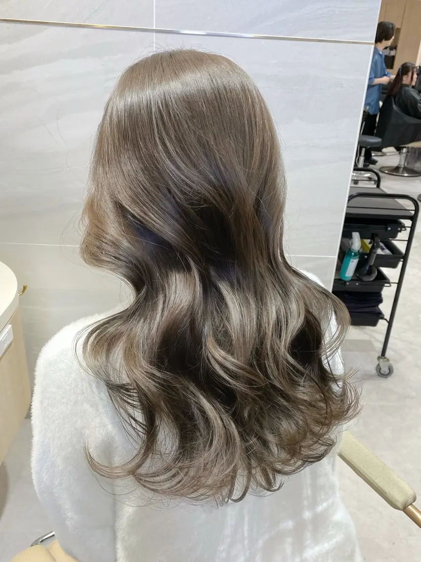 ロング カラー ベージュカラー イルミナカラー 透明感カラー🌿 グレージュ🐺陽介のヘアスタイル