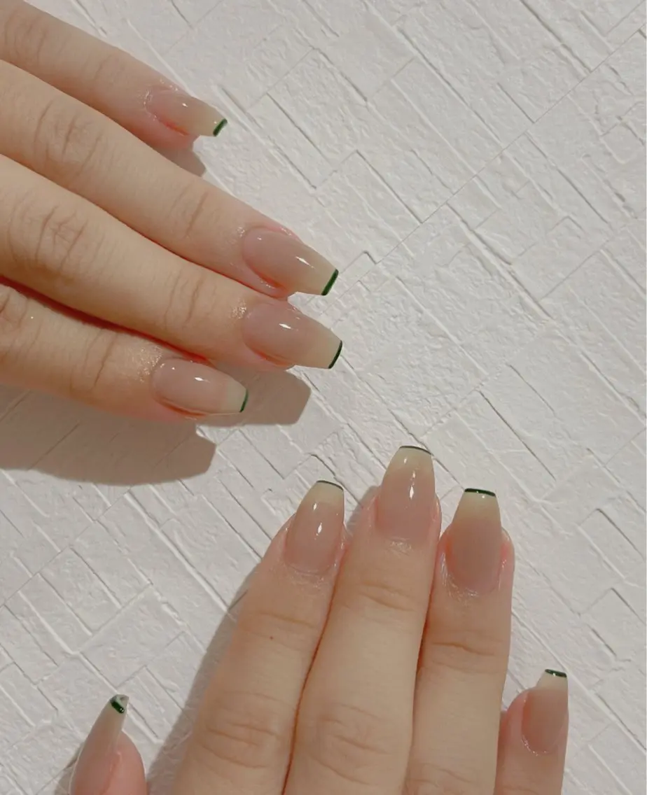 ネイル オーロラネイル 長さ出し フットネイル 韓国ネイル ラメ(グリッター) ハンドネイル 👍thumbs up nail👍のネイルデザイン