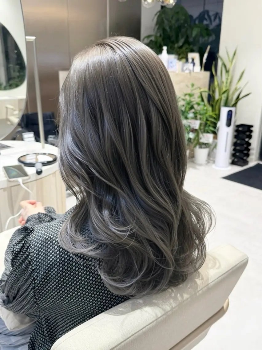 ロング カラー グレージュ オリーブグレージュ オリーブグレー レイヤーカット カット ヘアカラー トリートメント 透明感カラー🌿 グレージュ🐺陽介のヘアスタイル