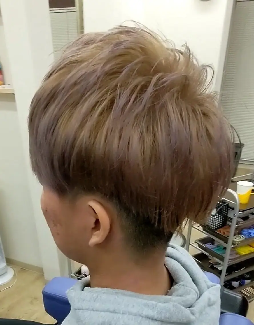 ショート カラー メンズ メンズブリーチ ブリーチ 透明感カラー カット ヘアカラー 🏝川津瑛二🧖‍♀ 極上パーマ＆カラー⭕のエステ・リラクイメージ