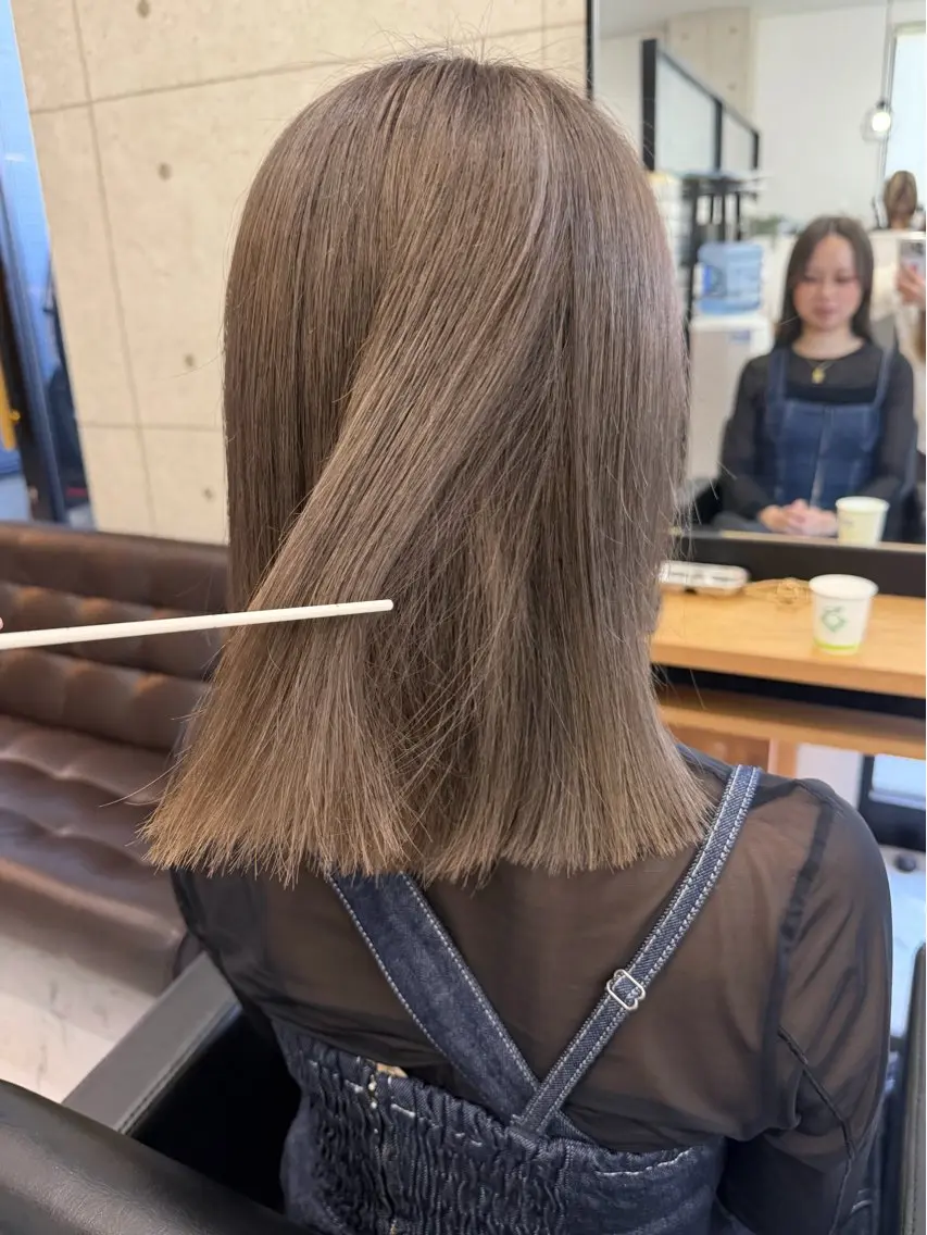 ミディアム カラー ブリーチ グレージュ ブリーチなしカラー ヘアカラー トリートメント 🎀透明感 カラーHiROEのヘアスタイル