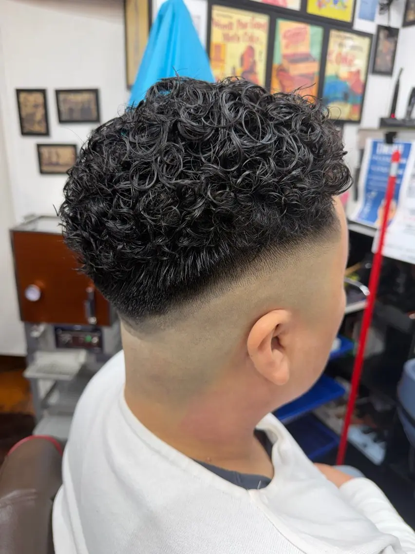 パーマ メンズ カット ヘアカラー パーマ パピプ理容室 三浦海岸のヘアスタイル