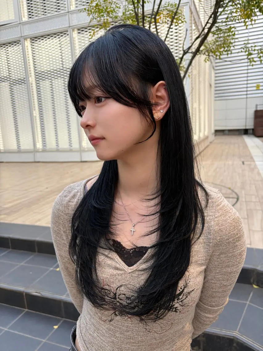 ロング カラー パーマ ヘアアレンジ ベージュカラー 透明感カラー 韓国風ヘア レイヤーカット カット ヘアカラー 中顔面短縮レイヤー /コウヘイのヘアスタイル
