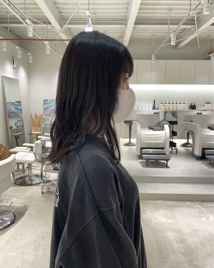 セミロング カラー ダークグレー 安西 香利奈のヘアスタイル