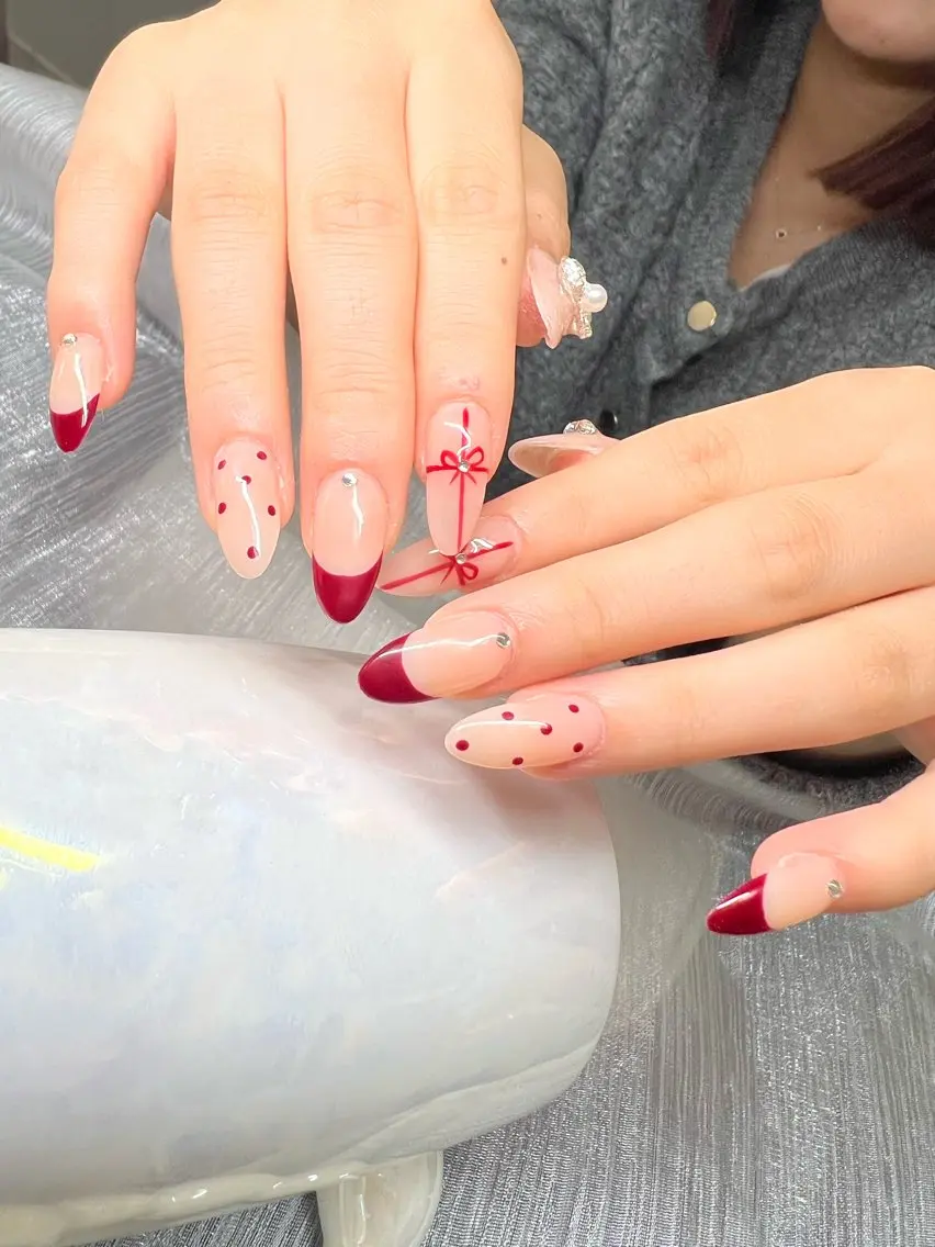 ネイル オーロラネイル チークネイル 長さ出し フットネイル フレンチネイル ハンドネイル Lee Nailsのネイルデザイン