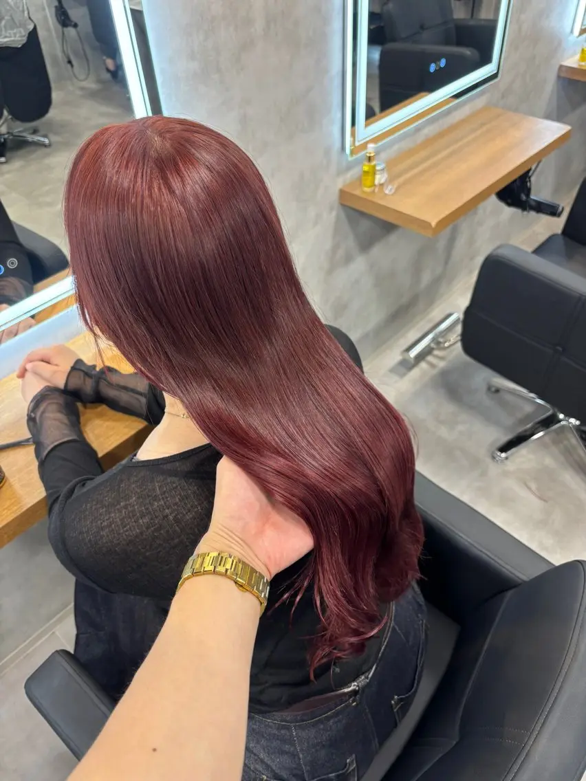 ロング カラー パーマ ヘアアレンジ ヘアカラー トリートメント ヘッドスパ ヘアセット 透明感ブリーチカラー 🌈TOMOHIROのヘアスタイル