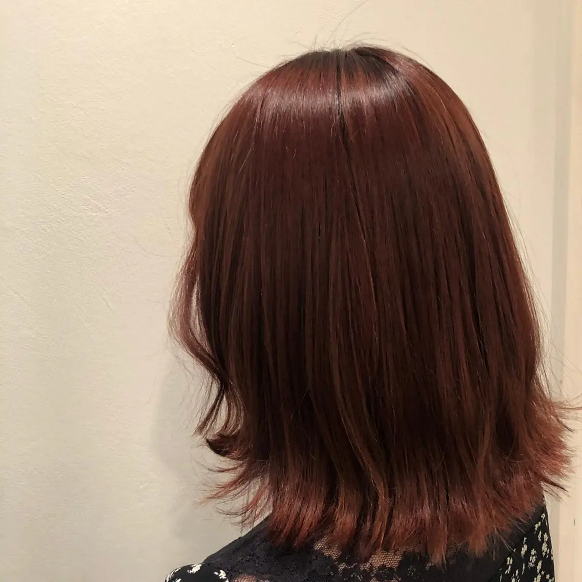 ミディアム カラー 安澤 彩奈のヘアスタイル