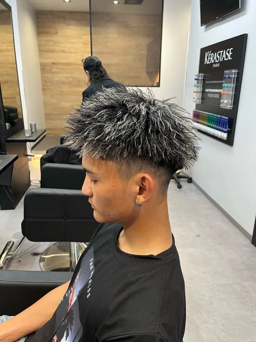 ショート カラー パーマ ヘアアレンジ メンズ メンズメッシュ メンズパーマ メンズツイストパーマ メッシュ ツイストパーマ カット ヘアカラー パーマ ヘアセット men'slapis YUTOのヘアスタイル