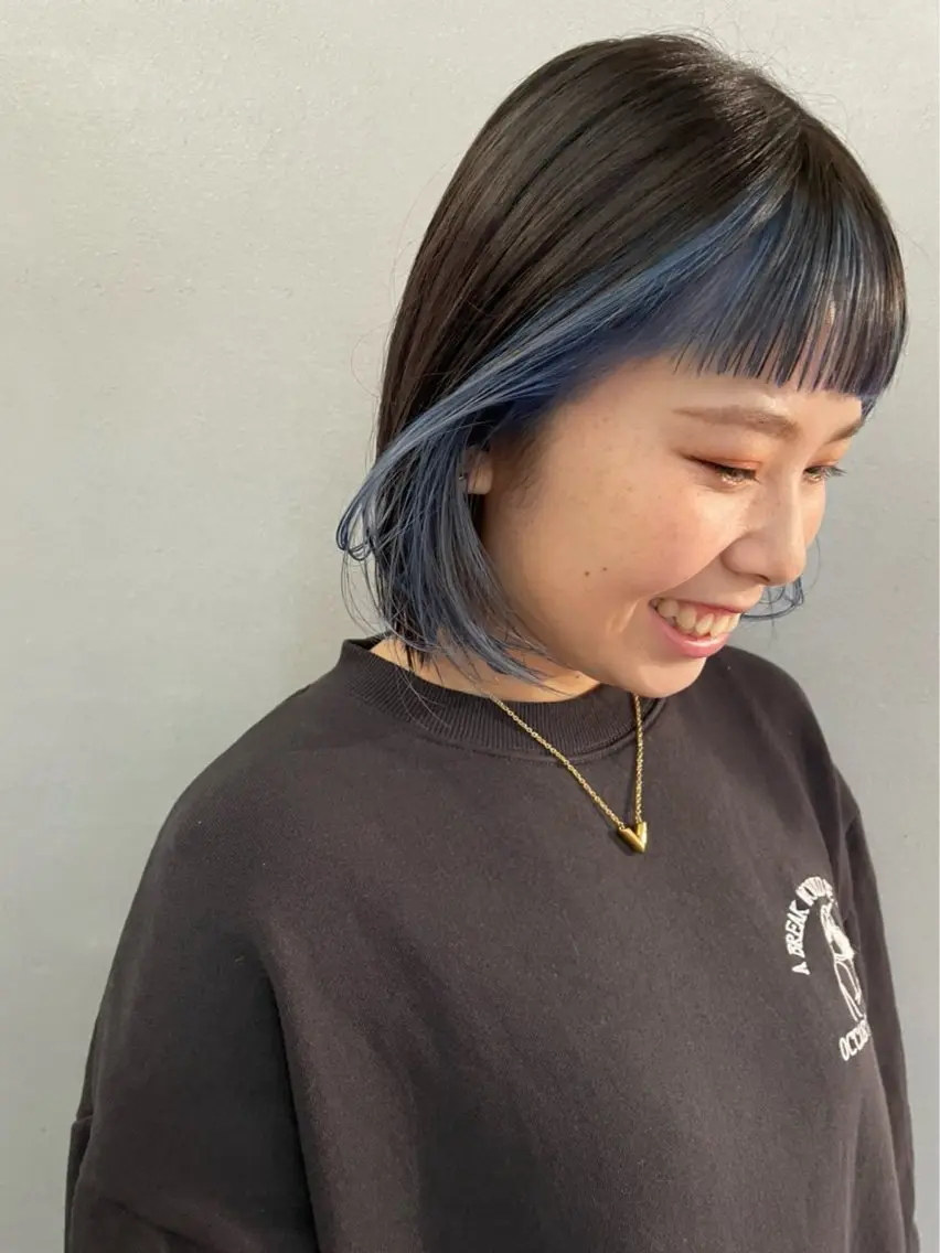 ショート カラー ミストバング ブルーカラー  フェイスフレーミング ヘアカラー CHERIEブリーチ ダブルカラー　天神のヘアスタイル
