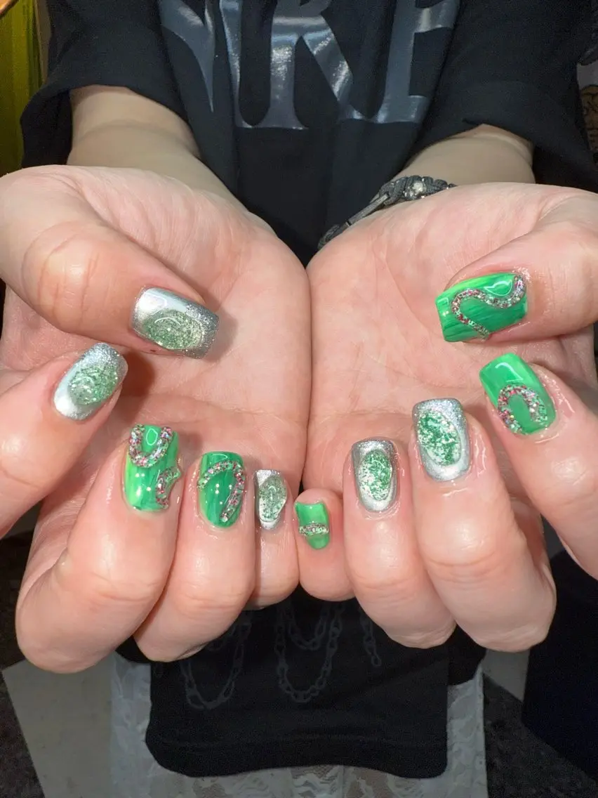 ネイル グリーン シンプルネイル ハンドネイル posa nail モエミのネイルデザイン