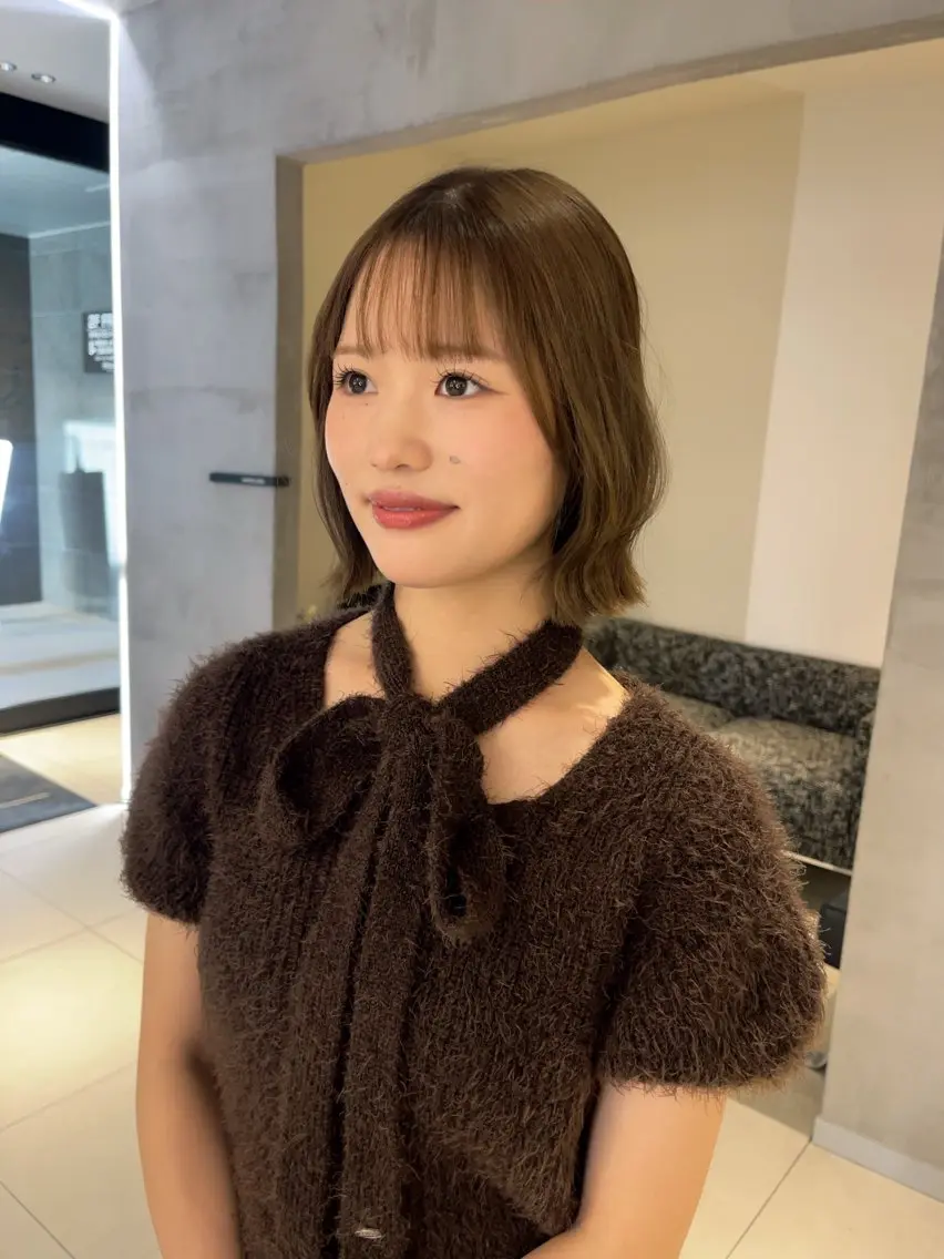 ミディアム ボブ 外ハネヘア カット ヘアカラー トリートメント 顔周りレイヤー 髪質改善 / AYUのヘアスタイル