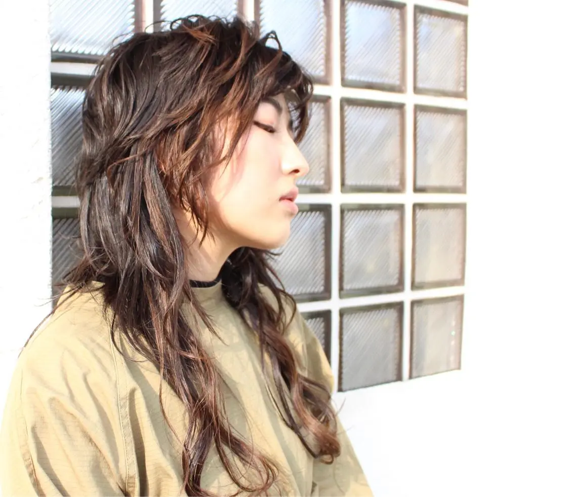セミロング レイヤーカット ウルフカット ウルフレイヤー カット ヘアカラー 井上 真利のヘアスタイル
