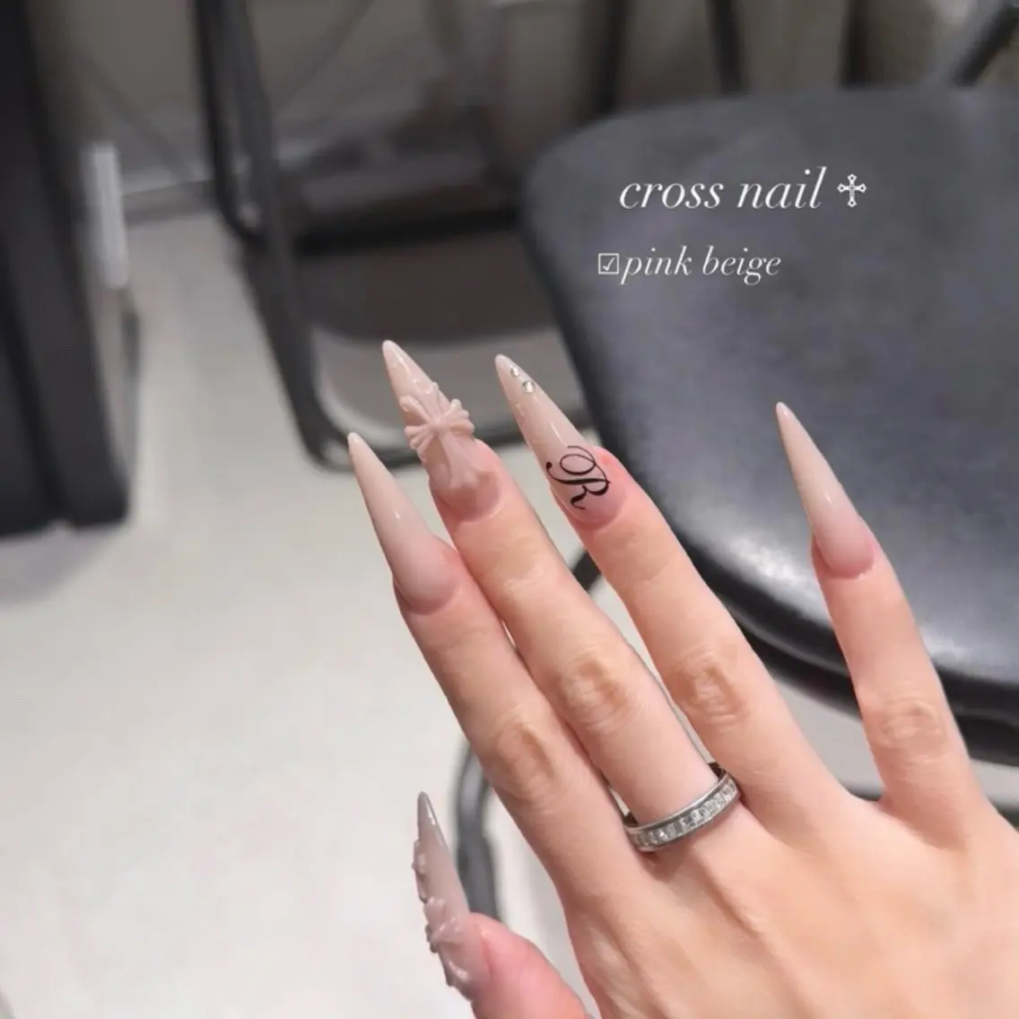 ネイル ハンドネイル 𝑆𝐸𝑅𝐴♡ 大人ギャル ワンホンのネイルデザイン