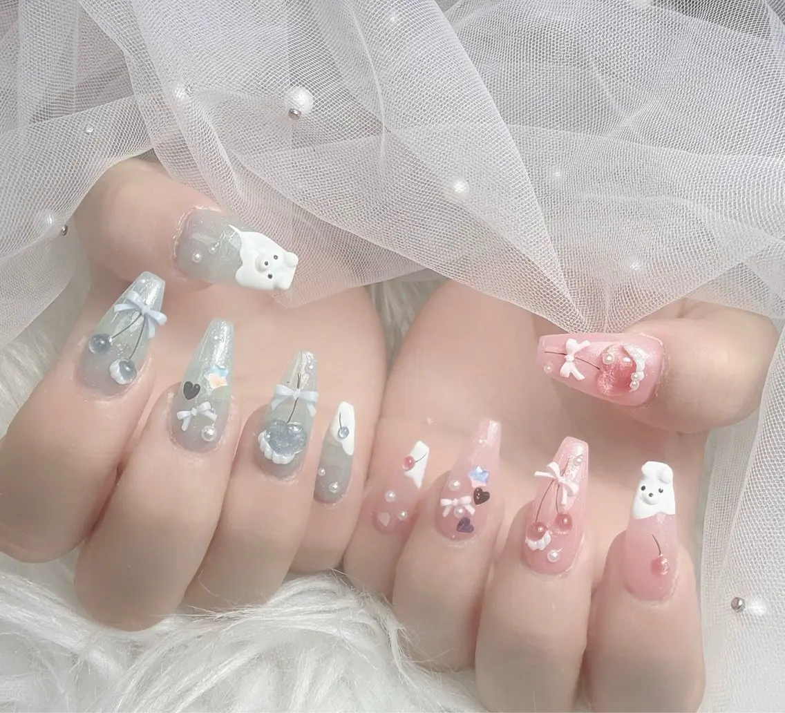 ネイル アートネイル オーロラネイル ボルドー チークネイル フレンチネイル Sakura Nail Salonのネイルデザイン