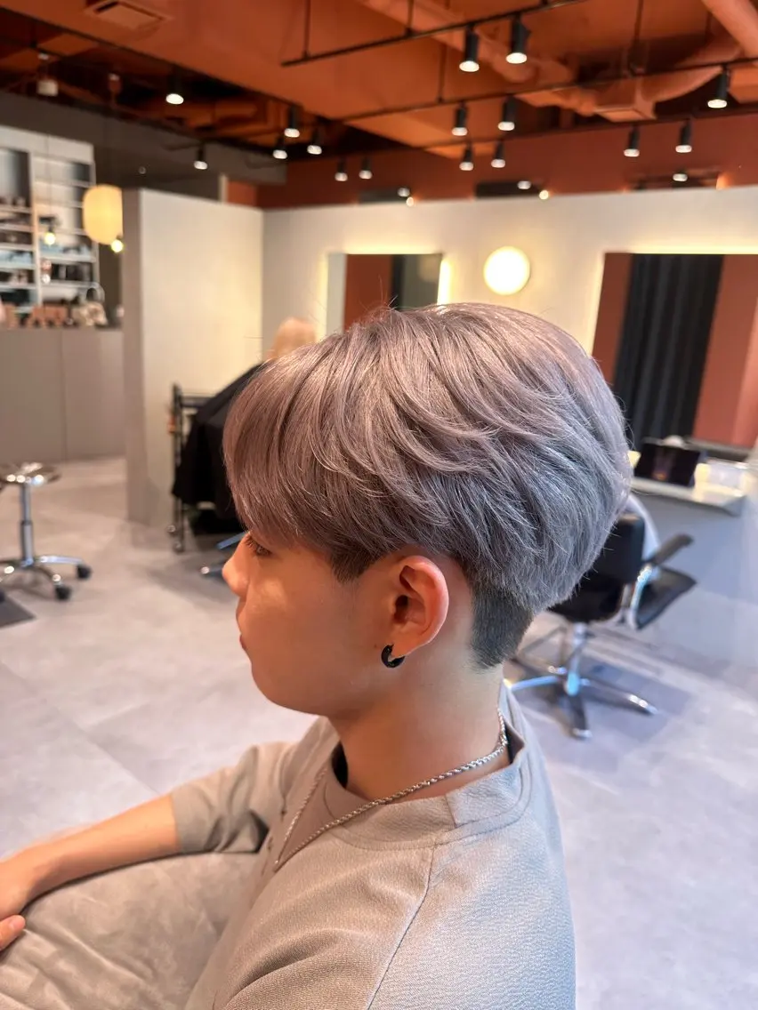 ショート カラー メンズ メンズブリーチ ブリーチ シルバー ホワイトシルバー ✨ハイトーンカラー 💫ayumuのヘアスタイル