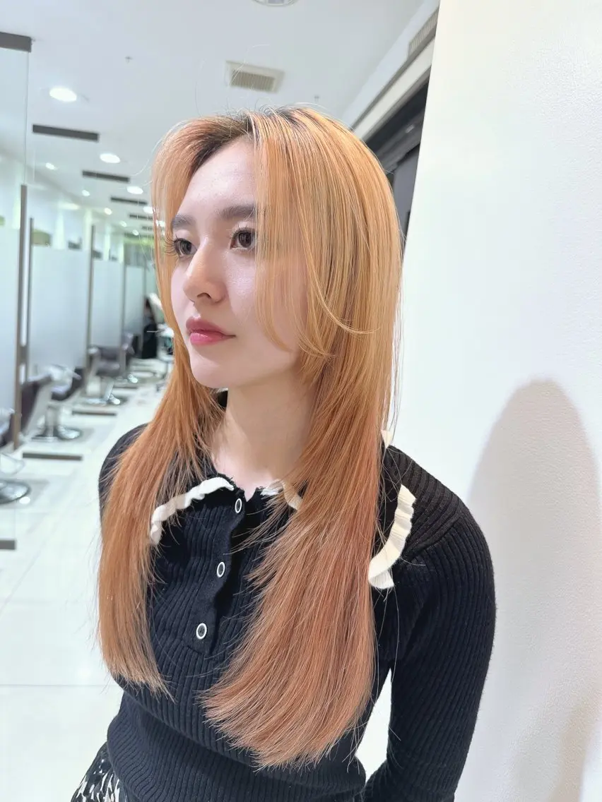 ロング 顔まわりレイヤー レイヤーカット カット ヘアカラー 木曜日空きあり‼️ 艶々カラー🩷のヘアスタイル