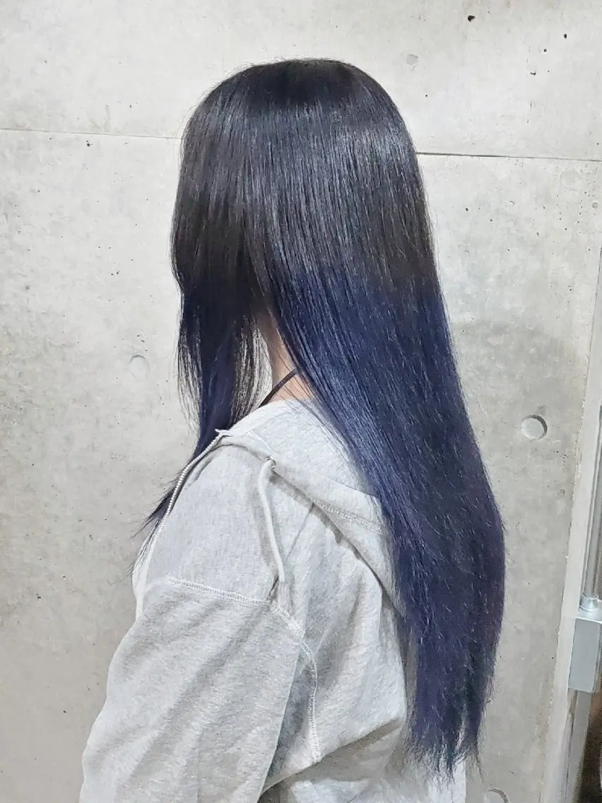 ロング カラー ブルーカラー グラデーションカラー ネイビーカラー ヘアカラー OTA  SENAのヘアスタイル