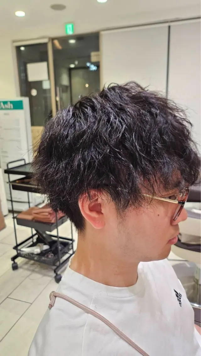 ショート パーマ メンズ 波巻きパーマ 小村 侑生のヘアスタイル