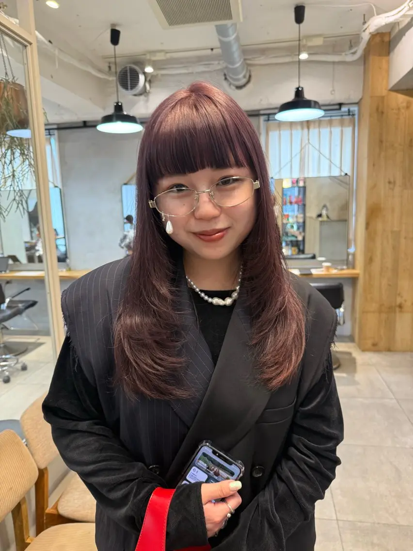 ロング カラー カット ヘアカラー トリートメント ミルクティー× グレージュMOMOのヘアスタイル