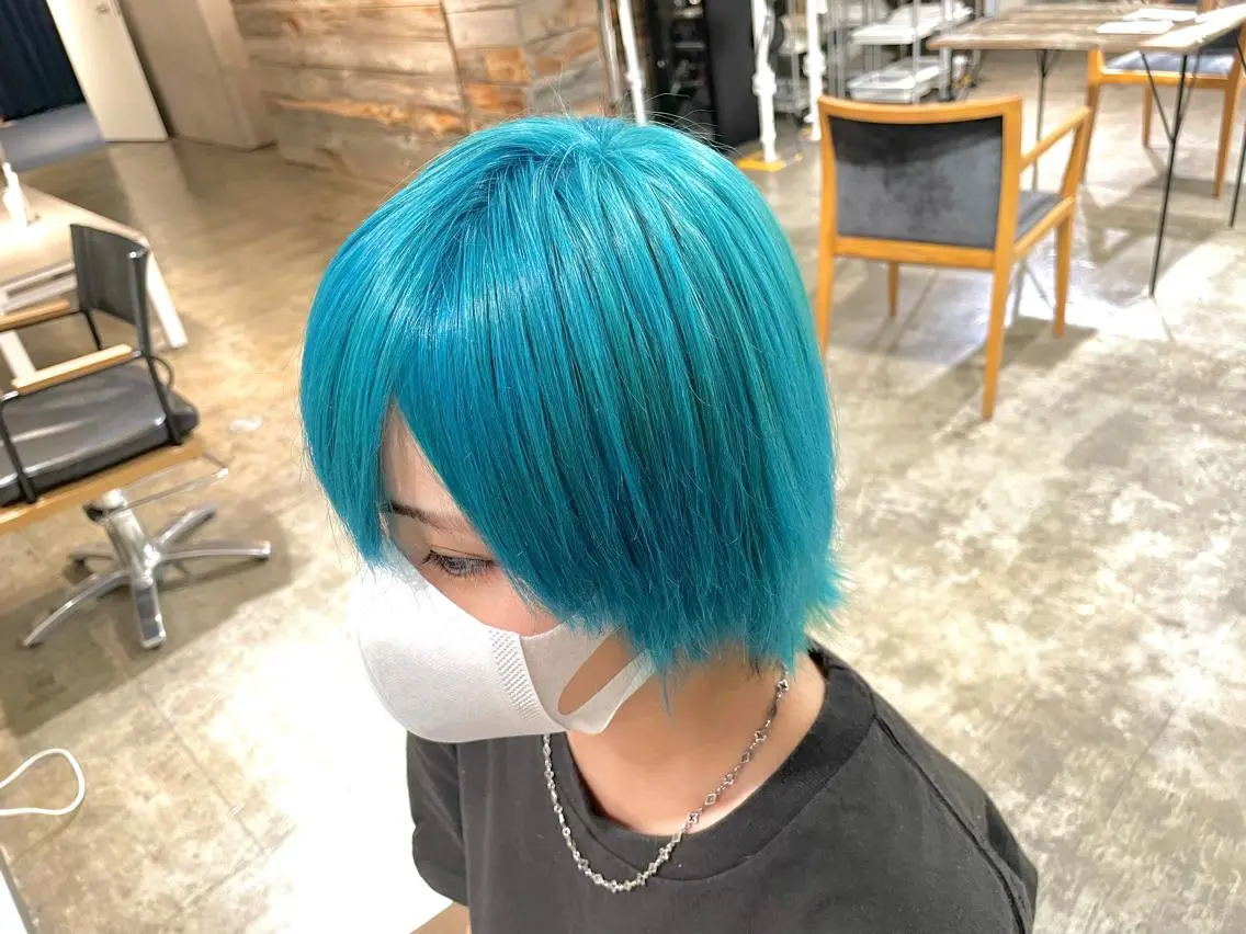 ショート カラー ブリーチ ブルーカラー ✅ケアブリーチ✅ トヨオカ ノブヒデのヘアスタイル