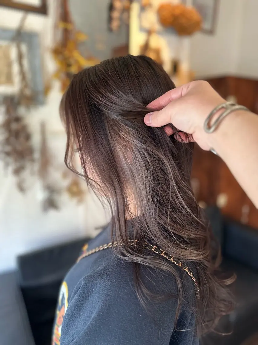 セミロング カラー グレージュ インナーカラー ヘアカラー 💜推しインナー カラー/菊池柊真💜のヘアスタイル