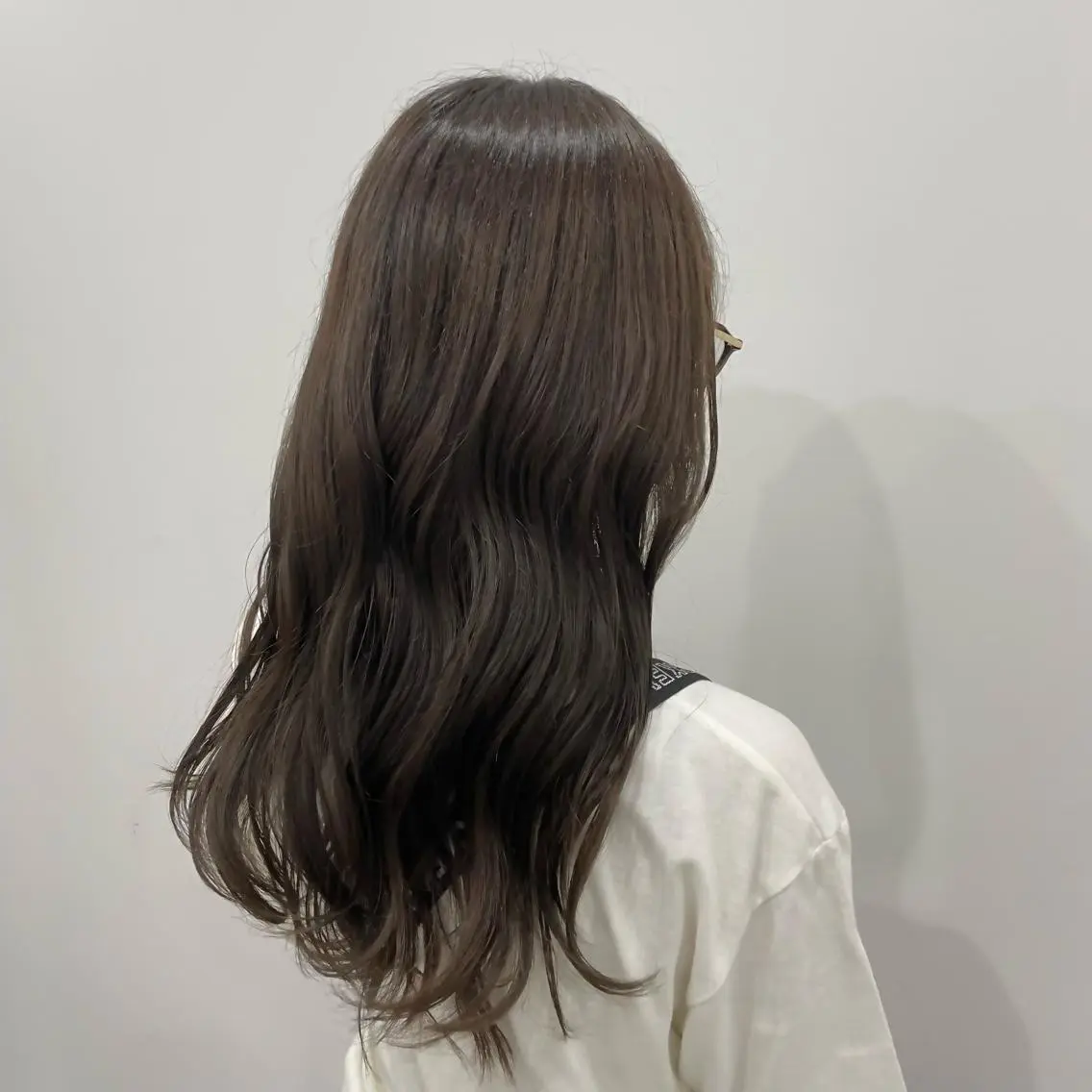 ロング カラー ベージュカラー ブラウンカラー カット ヘアカラー トリートメント ニシザカ マナのヘアスタイル