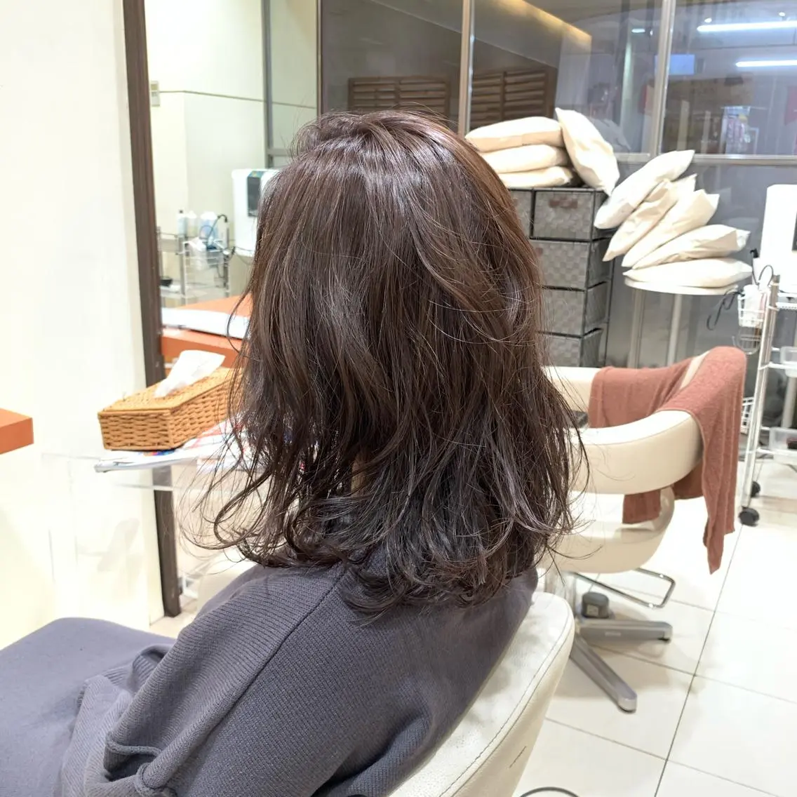 ミディアム アッシュ ハイライト MODEks eau 佐藤優志のヘアスタイル