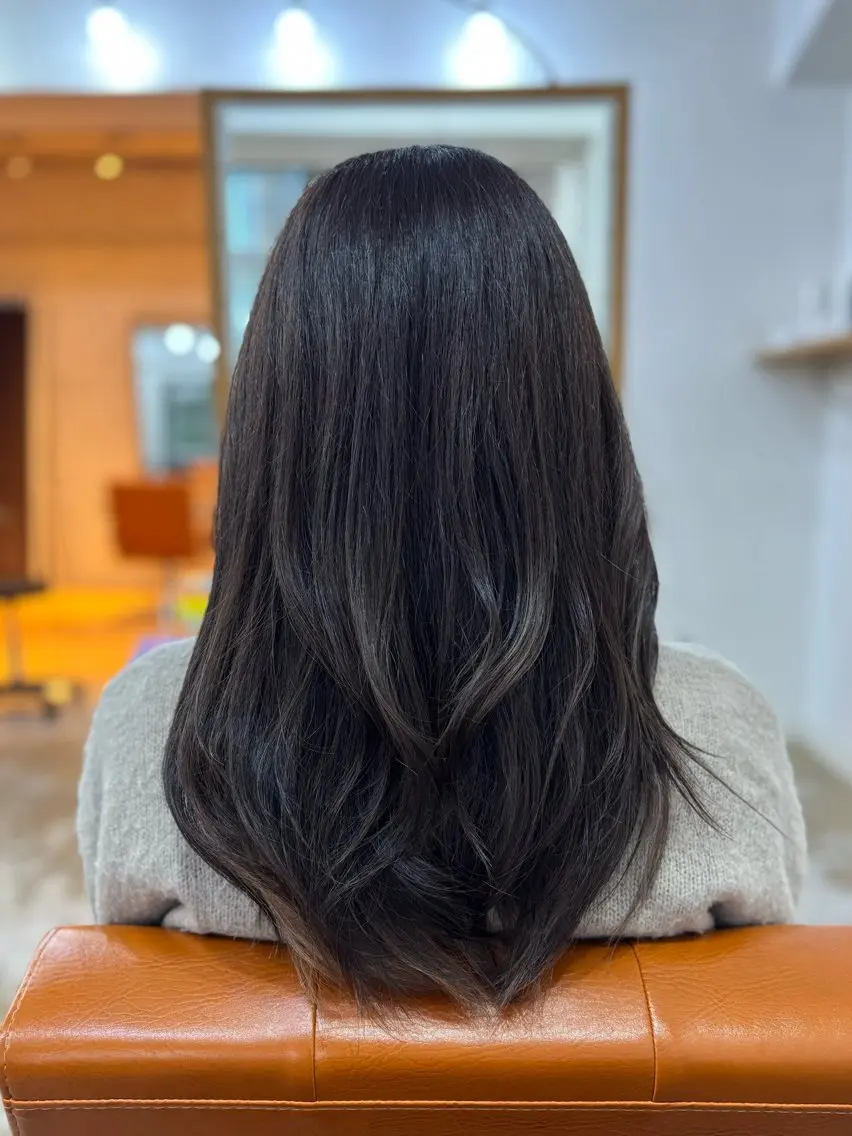 セミロング レイヤーカット 金子 千登のヘアスタイル