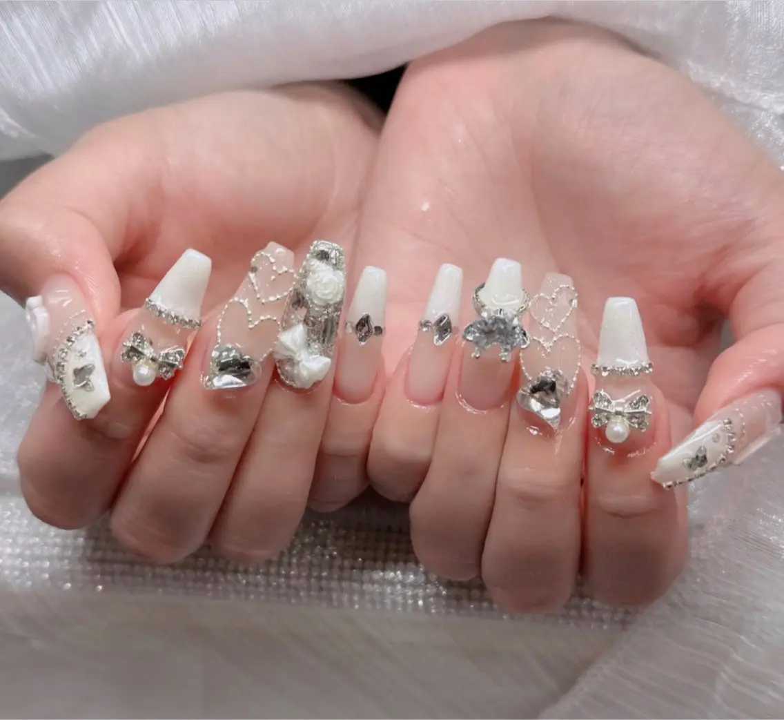 ネイル オーロラネイル フレンチネイル ジェルネイル ハロウィン キラキラネイル ハンドネイル H.baby Nail Salonのネイルデザイン