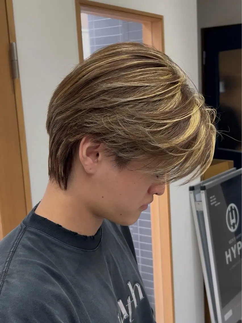 ショート カラー パーマ メンズ メンズブリーチ センターパート フェードカット フェザーパーマ メンズハイライト カット ヘアカラー パーマ トリートメント ヘアセット 布施/メンズ特化 北地 空のヘアスタイル