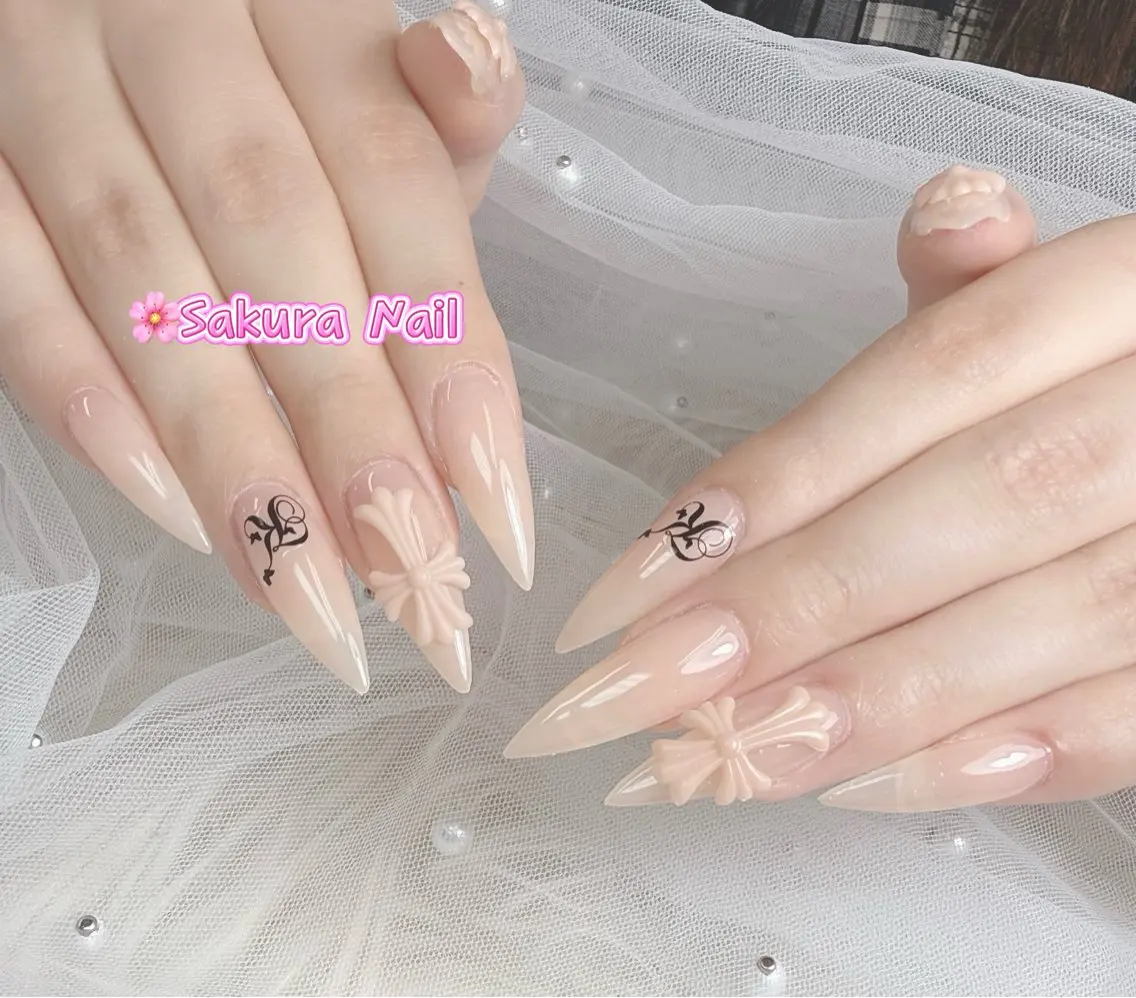 ネイル アートネイル オーロラネイル ボルドー チークネイル フレンチネイル ハンドネイル Sakura Nail Salonのネイルデザイン