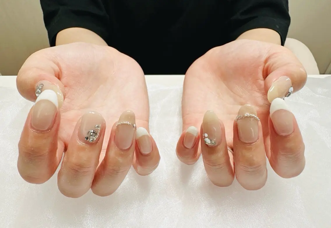 ネイル フレンチネイル 持ち込み ホワイト nailsalon oluoluのネイルデザイン