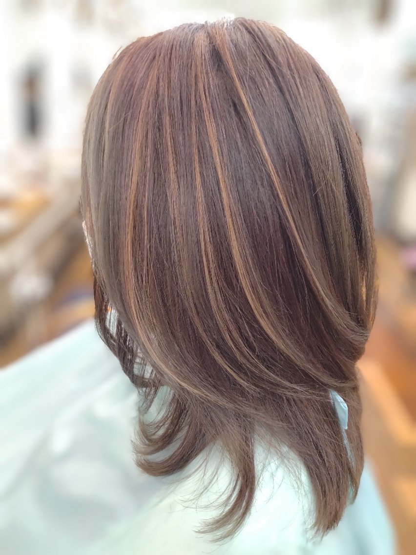 セミロング カラー ハイライトカラー メッシュ ハイライト 森長 咲子のヘアスタイル