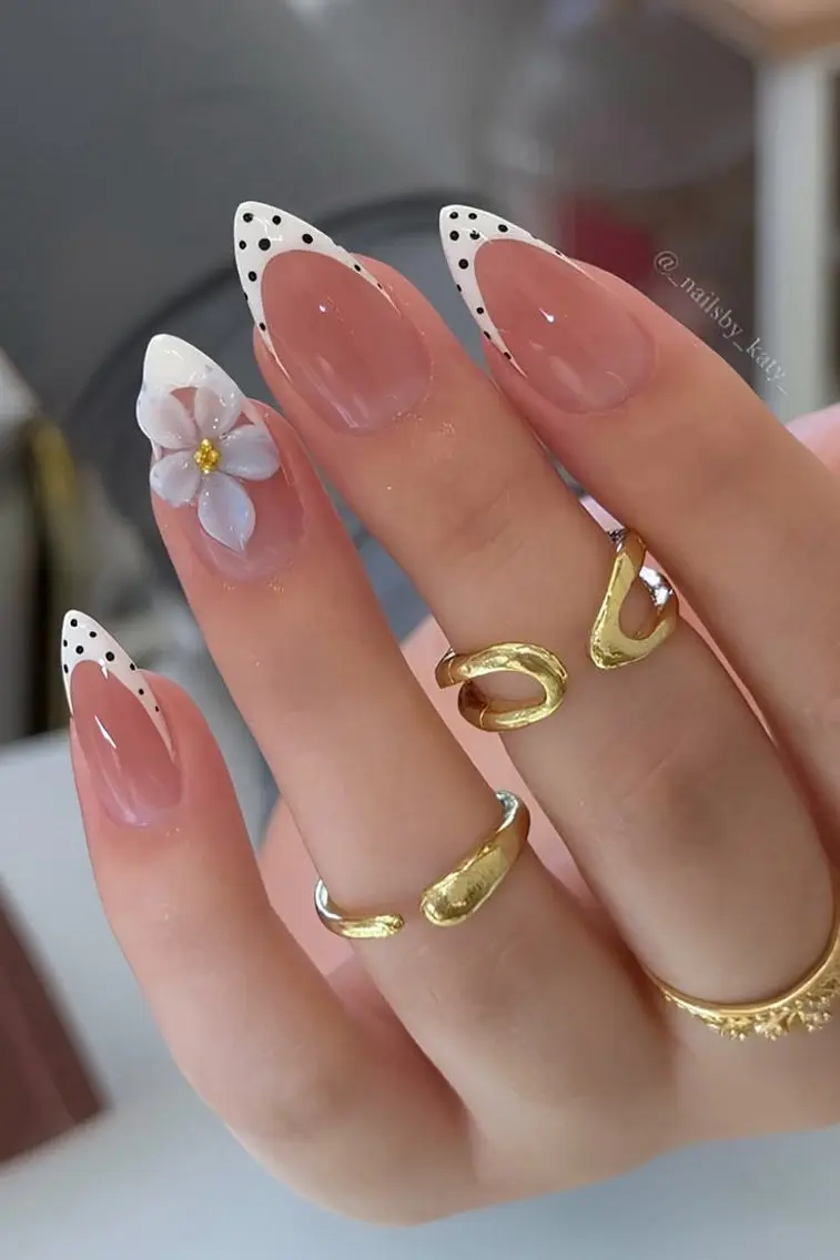 ネイル チークネイル ドット フレンチネイル グラデーション 韓国ネイル ハンドネイル Lisa Nail Salonのネイルデザイン