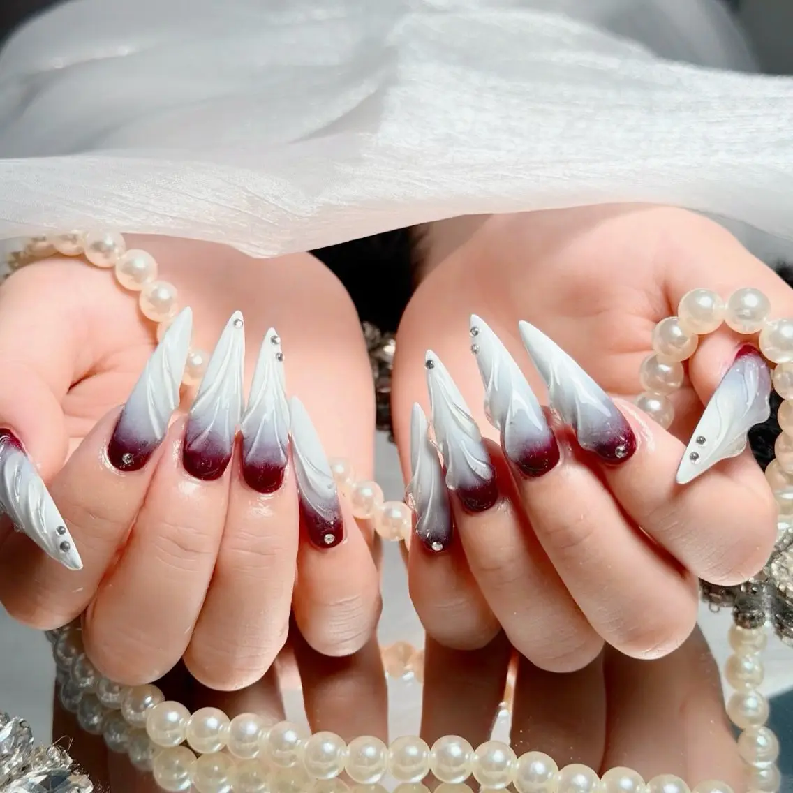 ネイル オーロラネイル 長さ出し フラッシュネイル フレンチネイル ジェルネイル ハンドネイル Amee Nail Salonのネイルデザイン