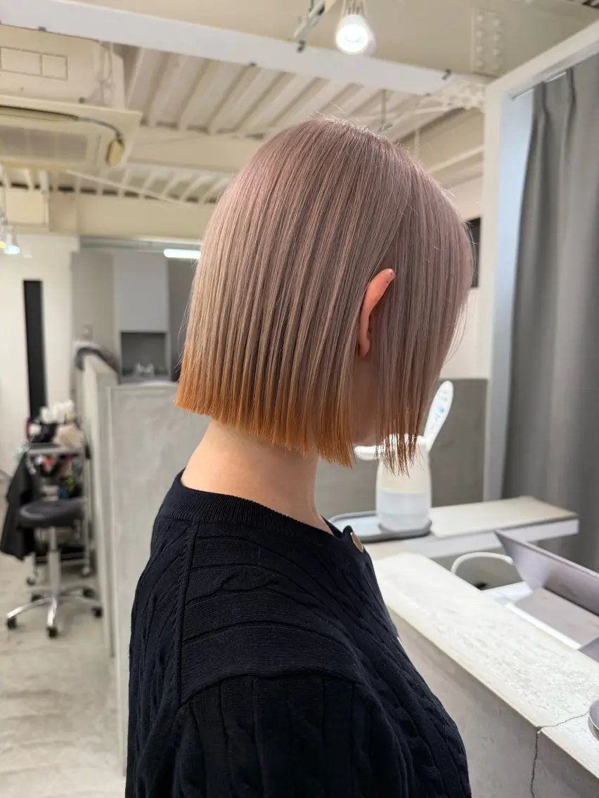 ショート カラー ベージュカラー ヘアカラー トリートメント ito. ブリーチ/髪質改善のヘアスタイル